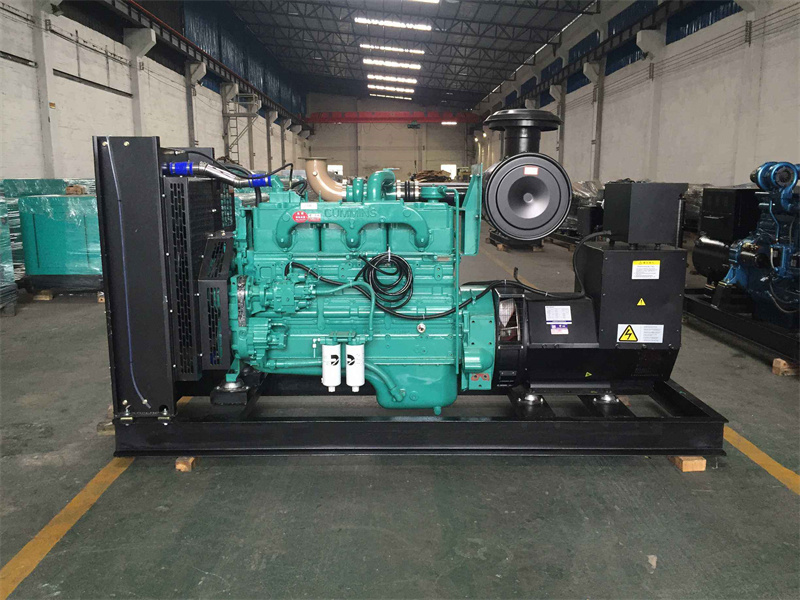 炉霍如何判断一个电压表是否具有自动量程切换功能？