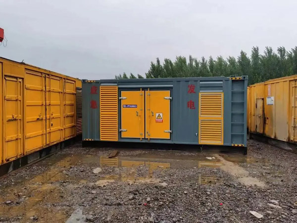 炉霍柴油发电机如何判断干式空气滤清器是否需要更换？