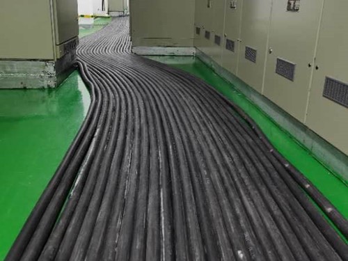 炉霍如何根据理论计算公式计算温度对特定电压测量结果的影响？