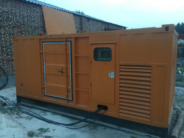 炉霍发电机组长期使用中，电缆线的敷设路径有哪些要求？